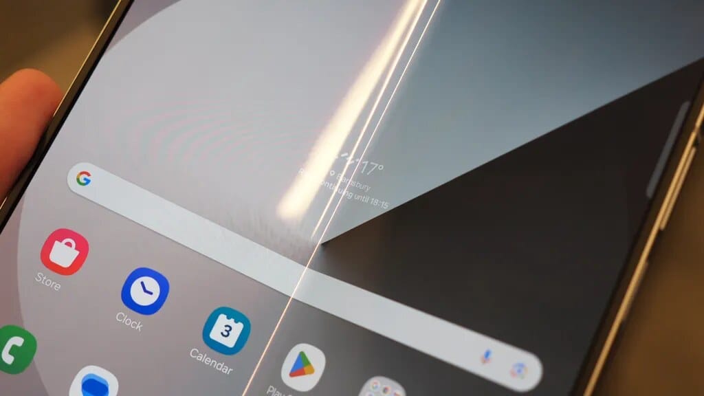 Tampilan layar perangkat lipat Samsung yang lebih halus