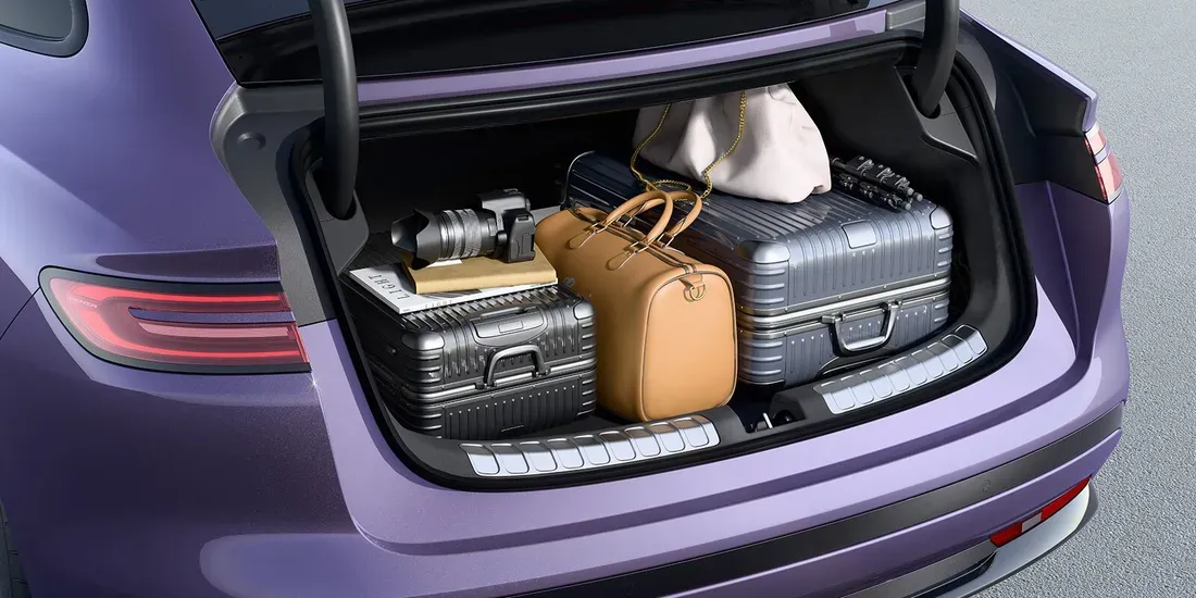 Bagasi BYD Denza Z9S untuk mendukung kepraktisan sedan listrik premium