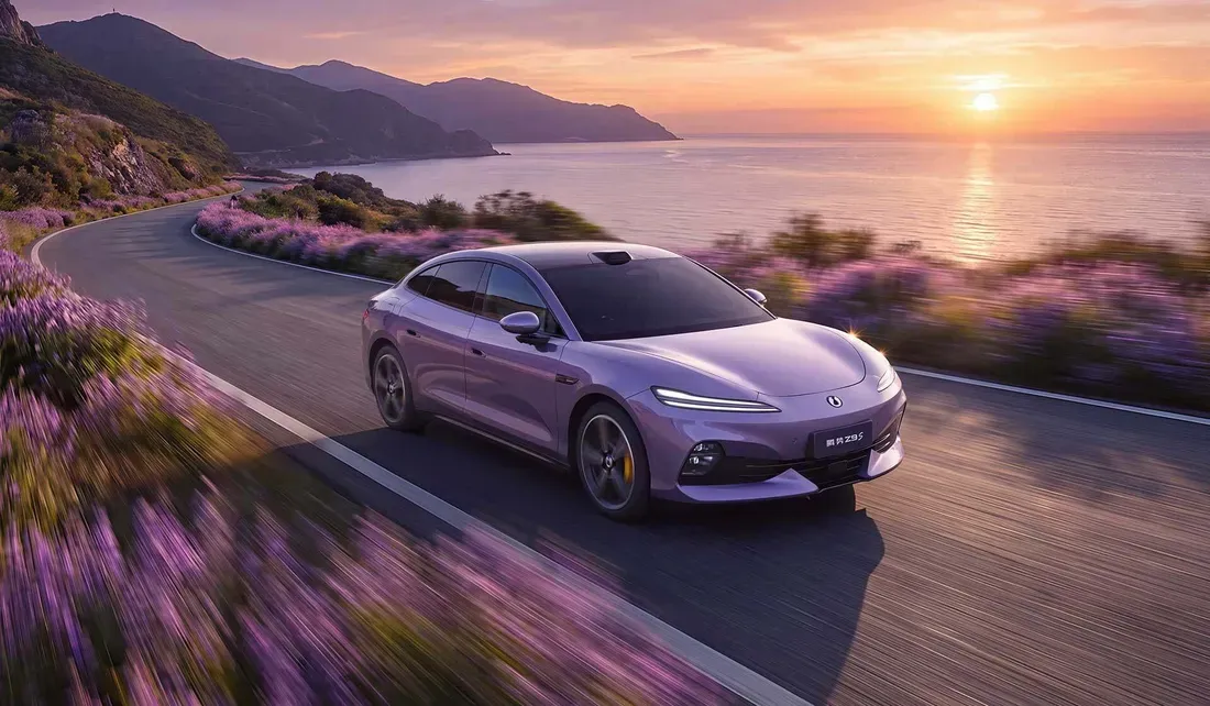 Tampilan BYD Denza Z9S sebagai sedan premium listrik dengan baterai Blade 2