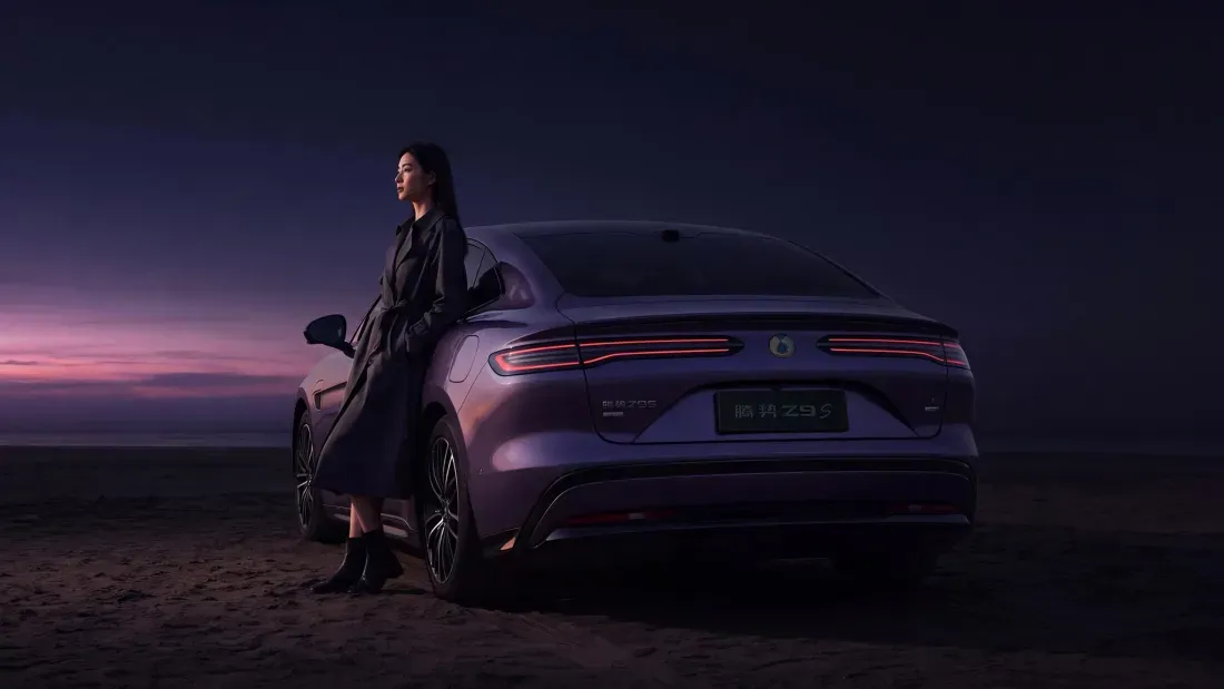 Tampilan BYD Denza Z9S dengan desain sedan premium listrik