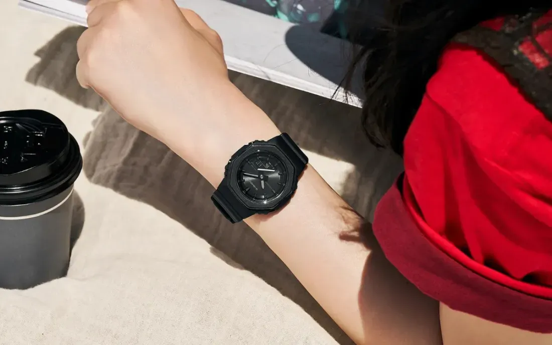 Detail desain bodi ringkas Casio G-Shock GMA-P2110B