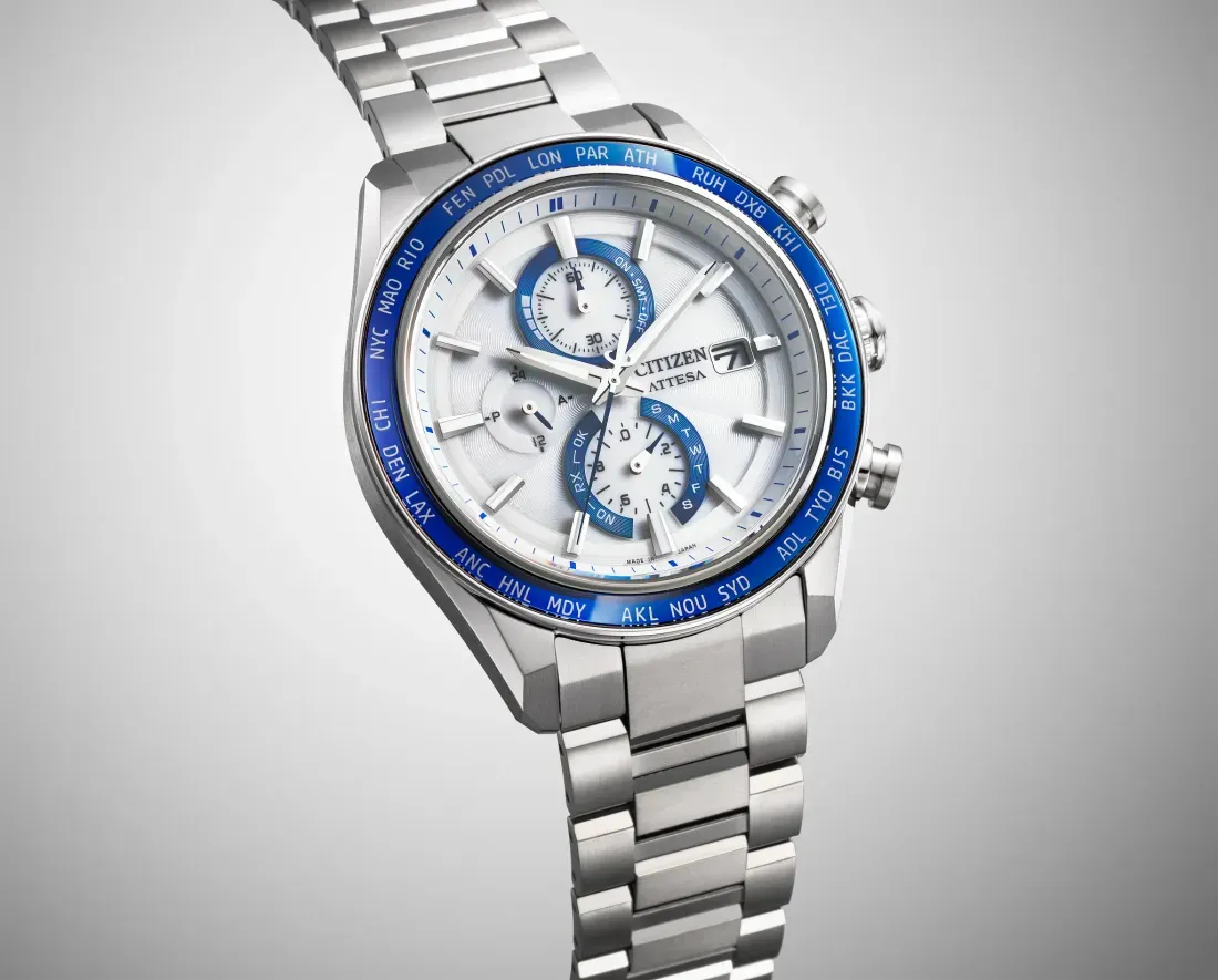 Detail dial putih dan sub-dial kronograf Citizen Attesa AT8296-53A