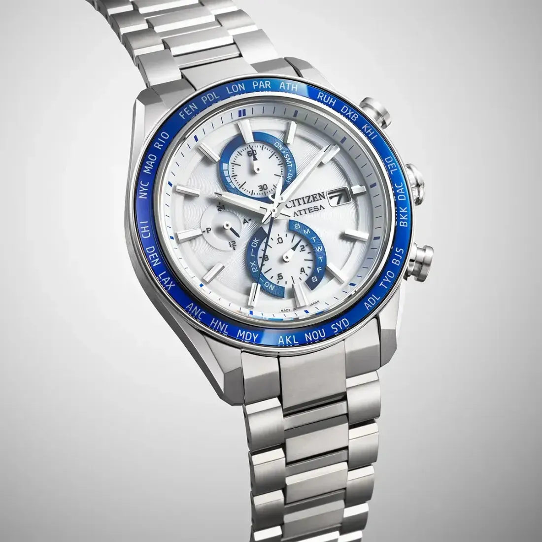 Citizen Attesa AT8297-51L dengan dial biru dan lapisan DLC