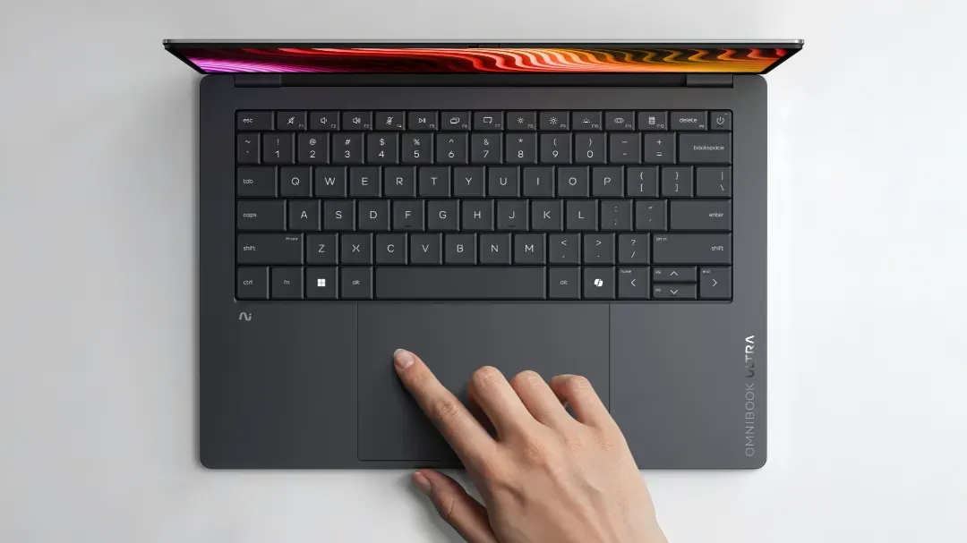 HP OmniBook Ultra 14 dengan layar OLED 120 Hz