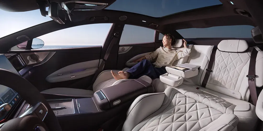 Interior kabin BYD Denza Z9S sebagai sedan premium listrik