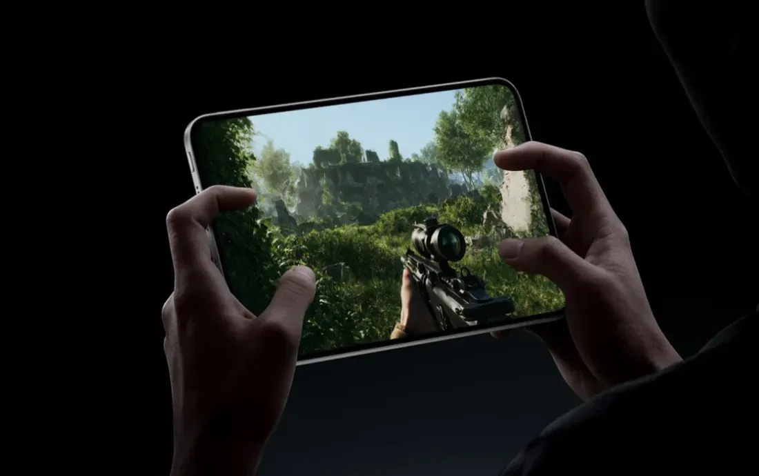 Tampilan depan iQOO Pad Ultra dengan layar OLED beresolusi 2304 x 1440 piksel