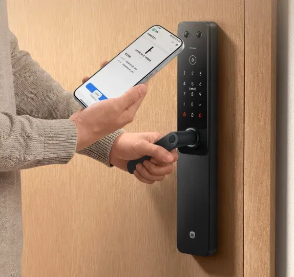 Layar internal 3,5 inci Xiaomi Smart Door Lock 5C