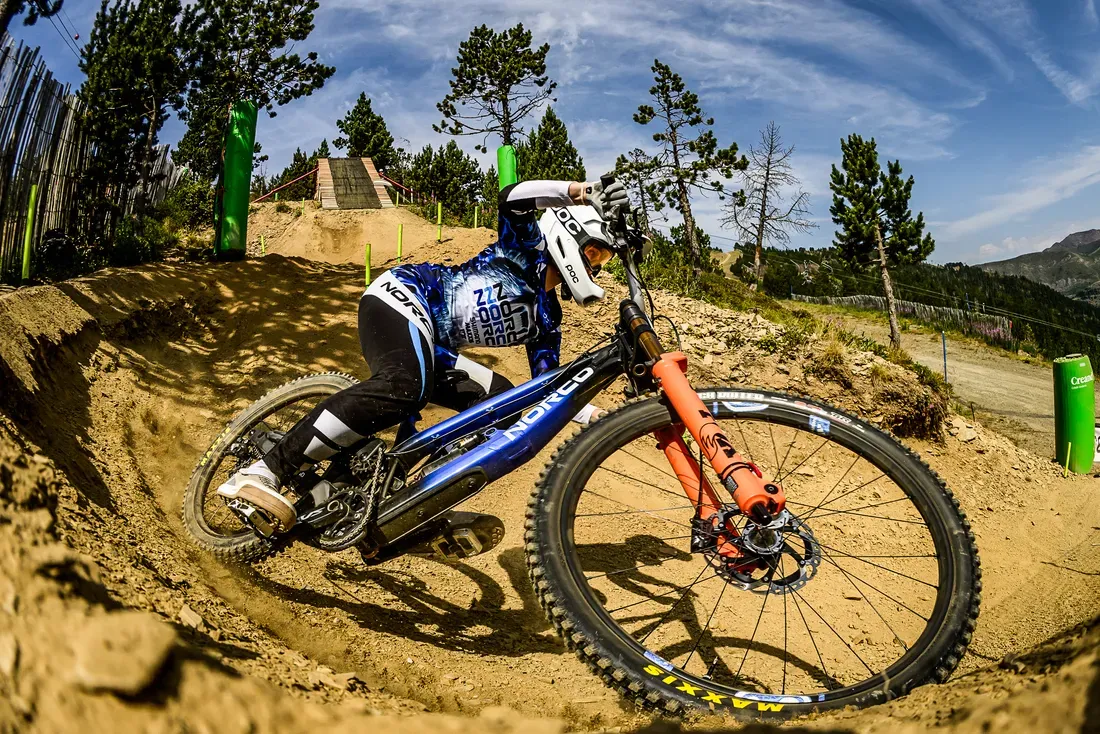 Sepeda Norco Team DH digunakan dalam kompetisi downhill Elite World Cup