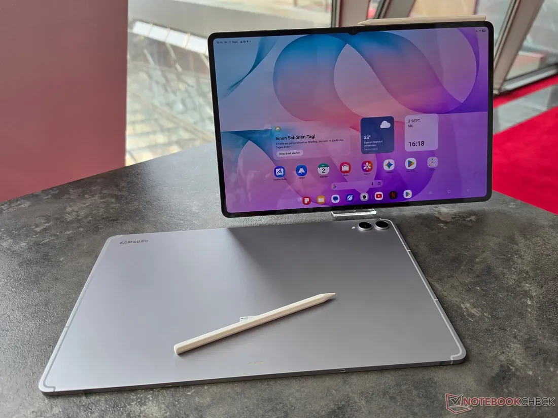 Samsung Galaxy Tab S12+ dengan bodi tipis dan layar AMOLED