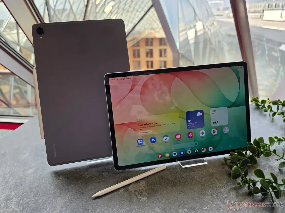 Samsung Galaxy Tab S12 Ultra dengan layar Dynamic AMOLED 2X berukuran 14,6 inci