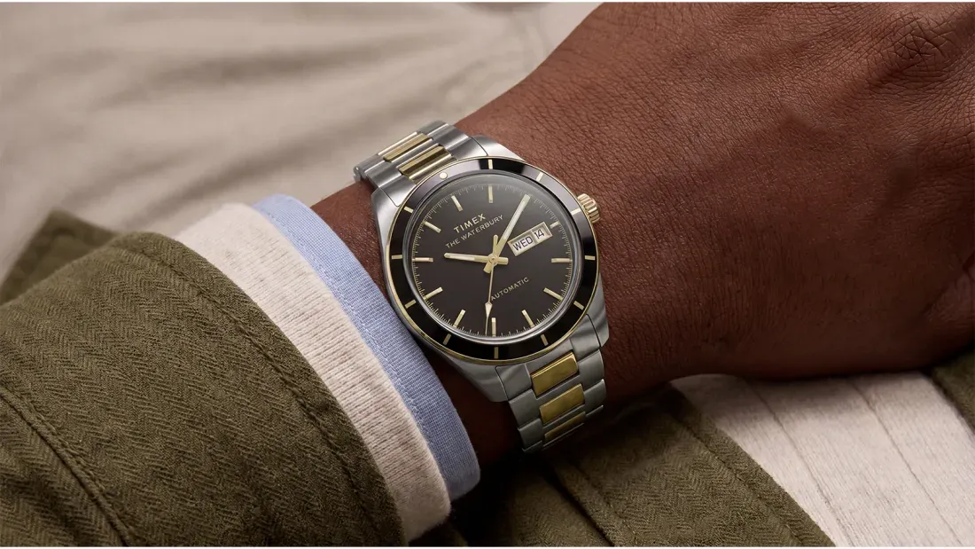 Timex Waterbury Heritage Automatic dengan dial enamel biru dan gelang baja