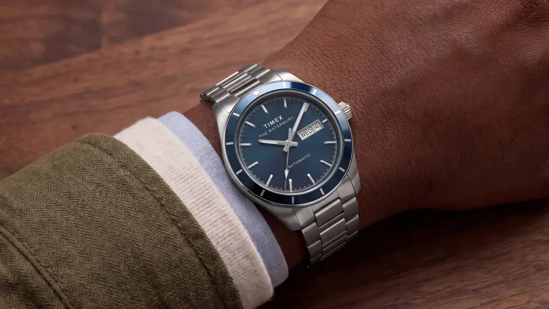Timex Waterbury Heritage Automatic GMT dengan jarum GMT merah