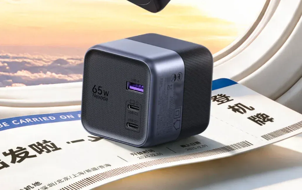 Ukuran ringkas Ugreen 65W Travel Adapter berbasis teknologi GaN