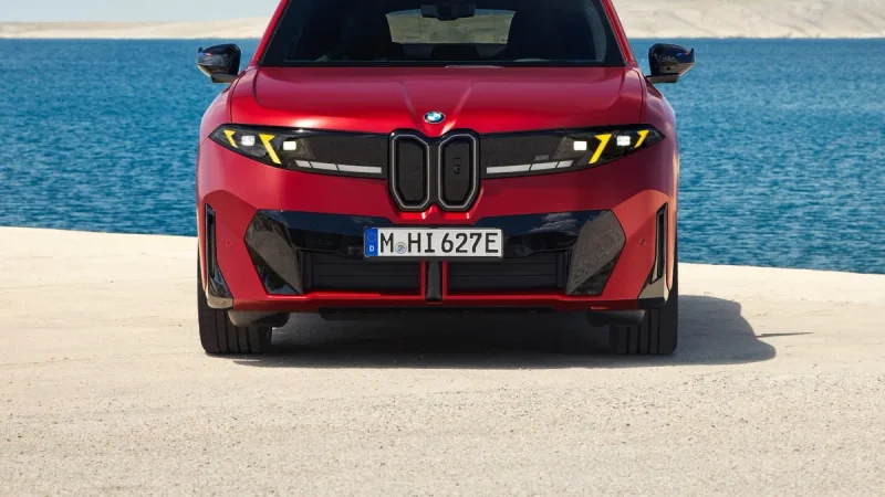 BMW iX4 SUV Meluncur dengan Jangkauan 688 Km dan Pengisian 400 kW