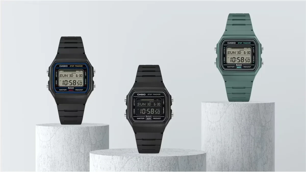 Tiga varian warna jam tangan digital Casio FB100W dengan desain retro
