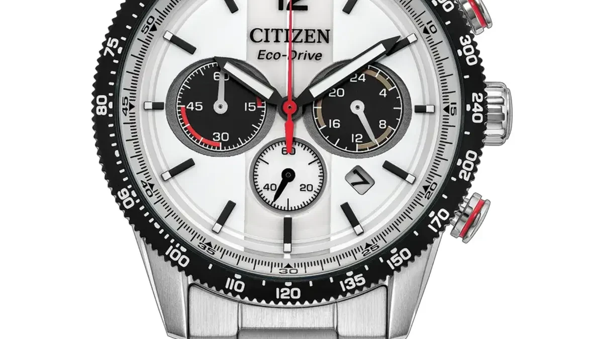 Citizen CA4714-55A dengan dial perak, bezel tachymeter hitam, dan aksen merah