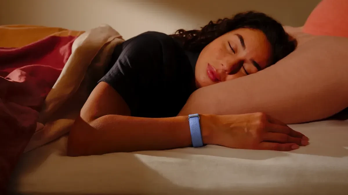Google Fitbit Air pelacak kesehatan tanpa layar dengan desain modul mungil