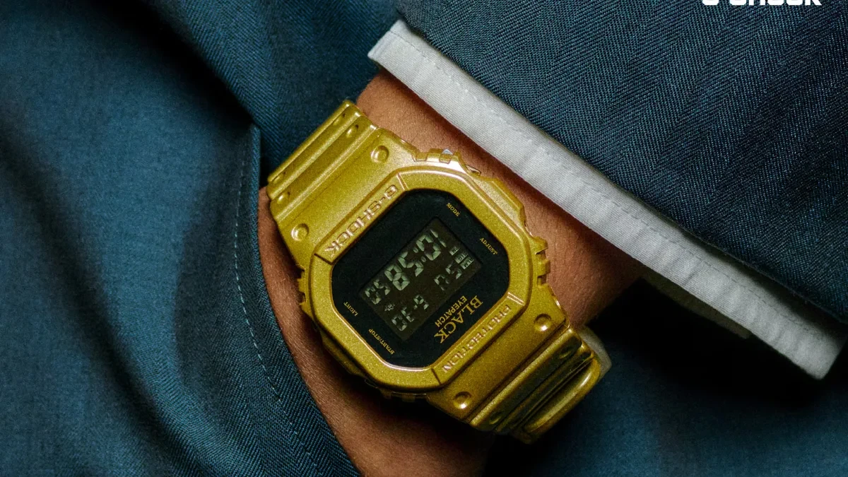 Jam tangan Casio G-Shock DW-5600BEP-9 berwarna emas dalam kolaborasi BlackEyePatch