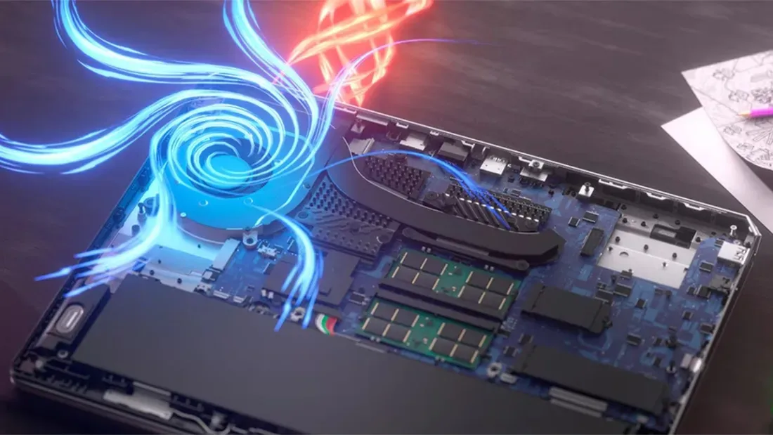 Bagian bawah Lenovo LOQ Essential 15IRH11 yang mendukung upgrade