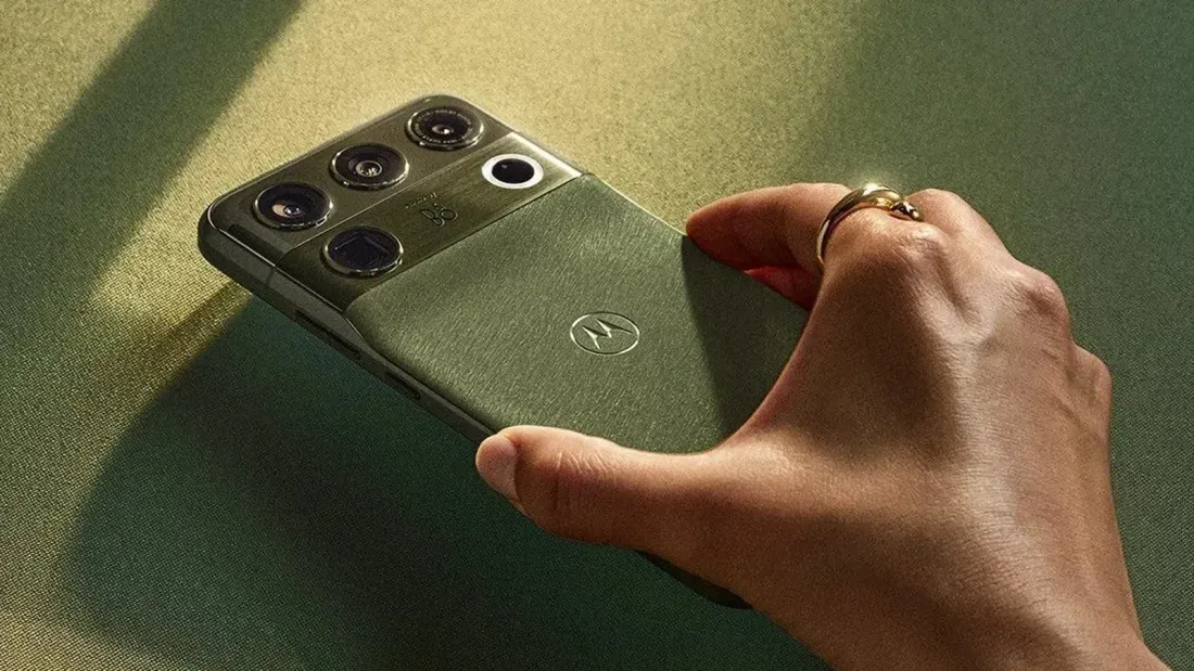 Motorola Signature 27 dalam varian warna Capulet Olive