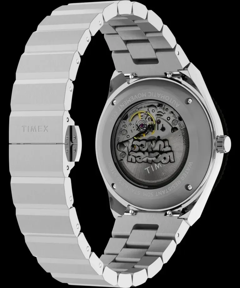 Tampilan dial dan jarum detik wortel unik pada Timex Bugs Bunny M79 Automatic