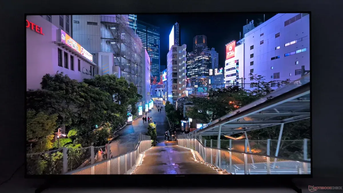 TV Mini-LED 144 Hz Berperforma Visual Ciamik dengan Harga Terjangkau