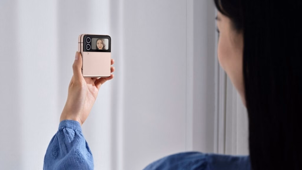 Quick Shot Galaxy Z Flip4 Kini Punya Portrait Mode di Cover Screen