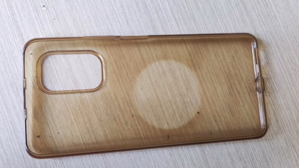 Softcase Ponsel Menguning? Jangan Ganti Baru Dulu, Coba Trik Pembersih Alami Ini Dahulu
