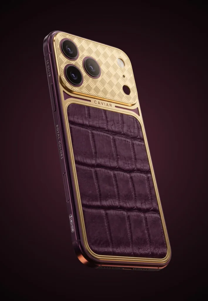 iPhone 18 Pro model King dengan kulit buaya putih dan motif fleur-de-lis
