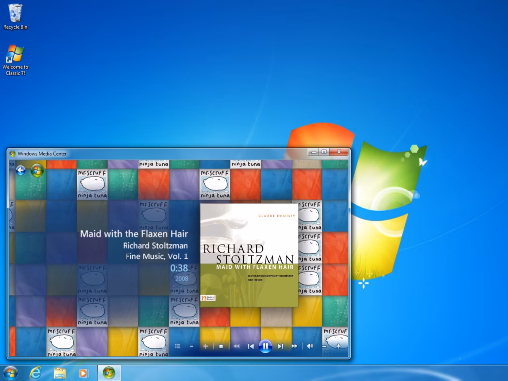 Tampilan desktop Classic 7 dengan gaya Windows 7 dan basis Windows 10 IoT