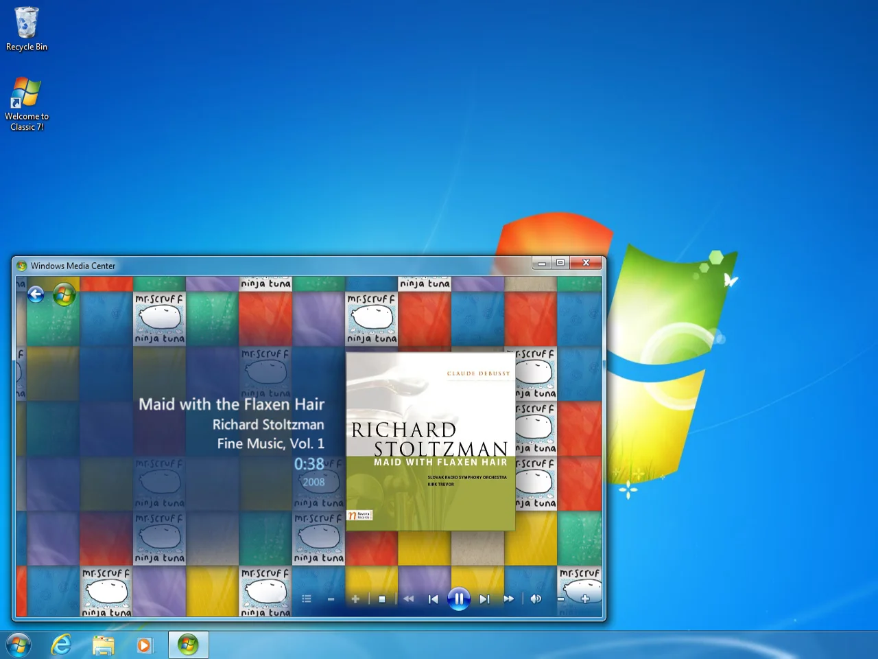 Classic 7: Windows 7 Klasik dengan Keamanan Windows 10 IoT 1 Tampilan desktop Classic 7 dengan gaya Windows 7 dan basis Windows 10 IoT