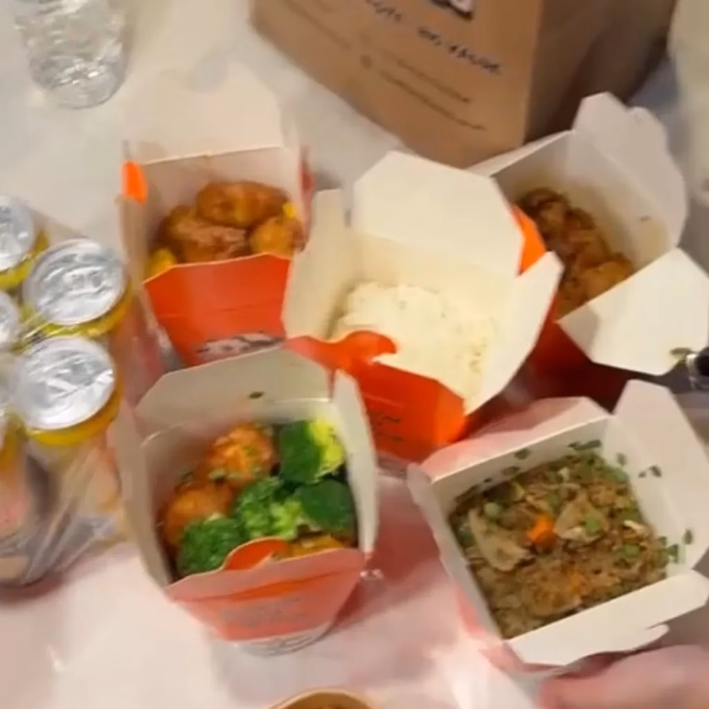 Layanan transportasi aplikasi Grab di Bangkok dengan kendaraan listrik