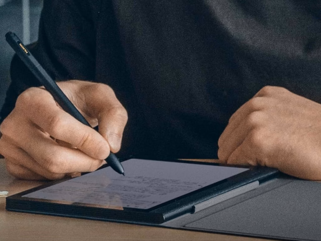 Huion Note E tablet catatan dengan pena EMR dan Android 15