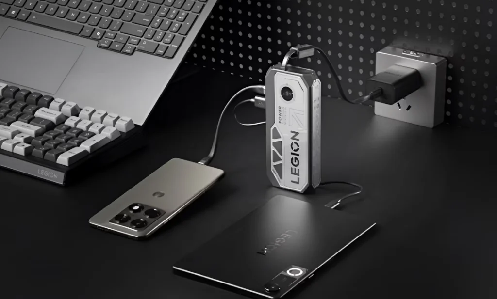 Layar digital Lenovo Legion P5 yang menampilkan watt pengisian dan persentase baterai