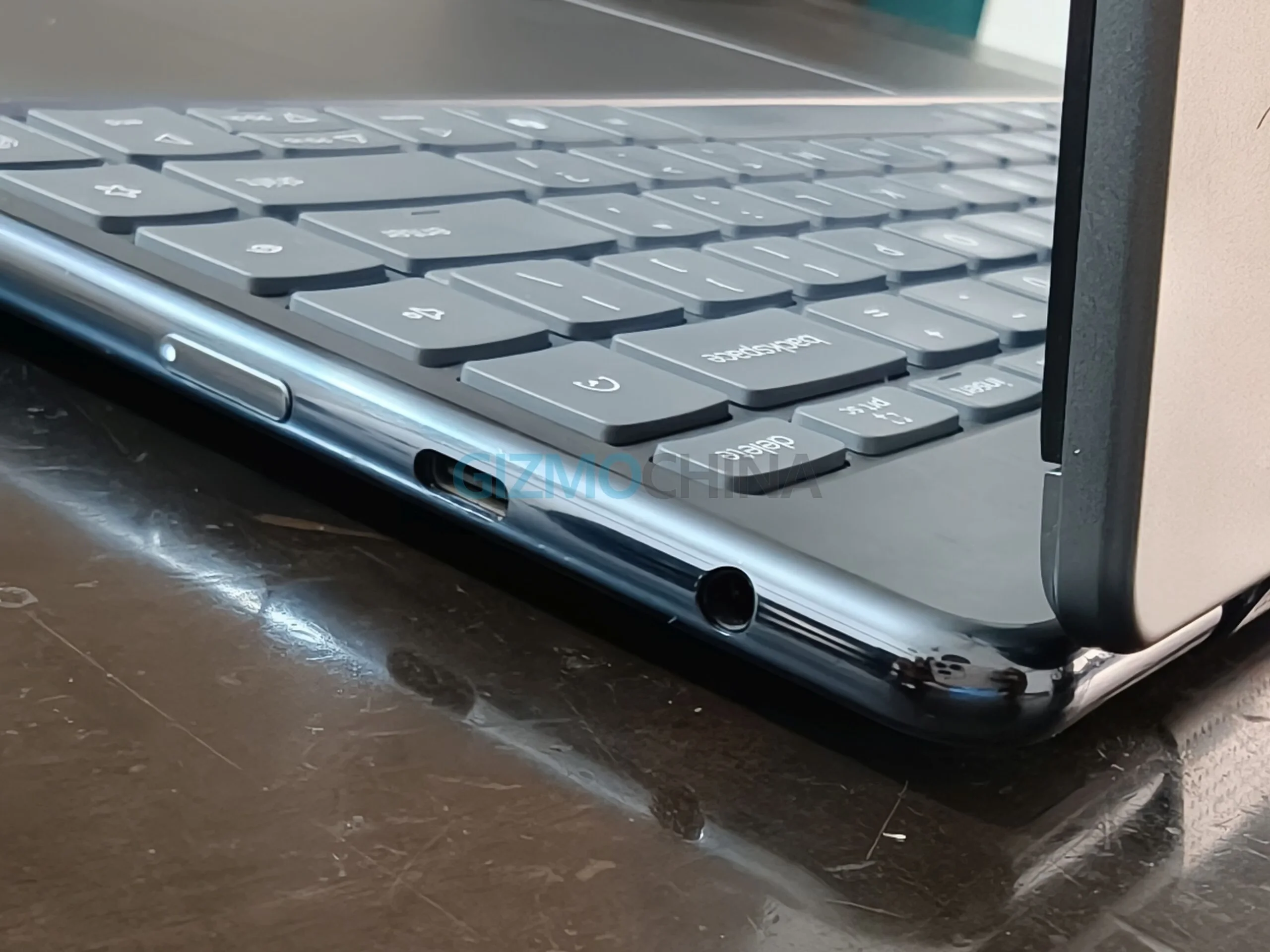 Keyboard nyaman Lenovo Yoga 9i dengan fingerprint reader