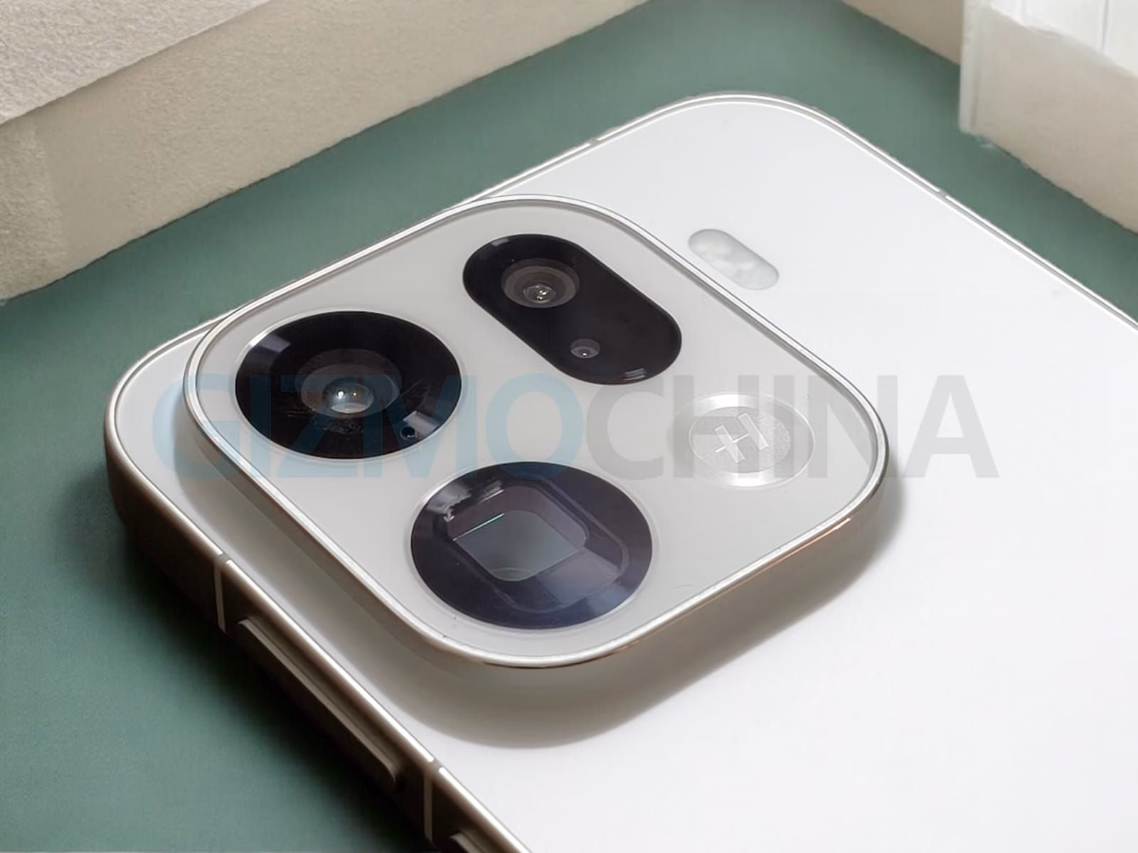 Oppo Find X10 Pro Max dengan kamera 200MP dan layar besar terbaru