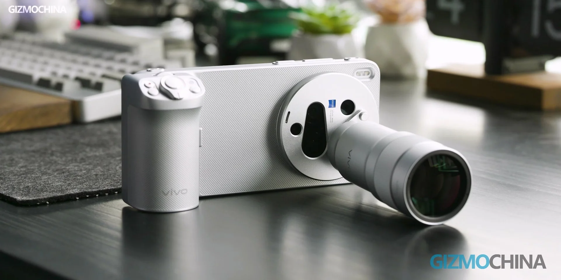 desain vivo x300 ultra yang tipis dengan modul kamera menonjol