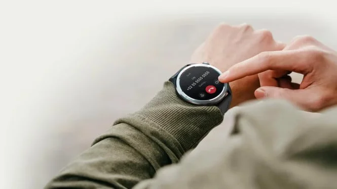 Smartwatch terjangkau dengan fitur sinkronisasi Strava cocok untuk lari pemula