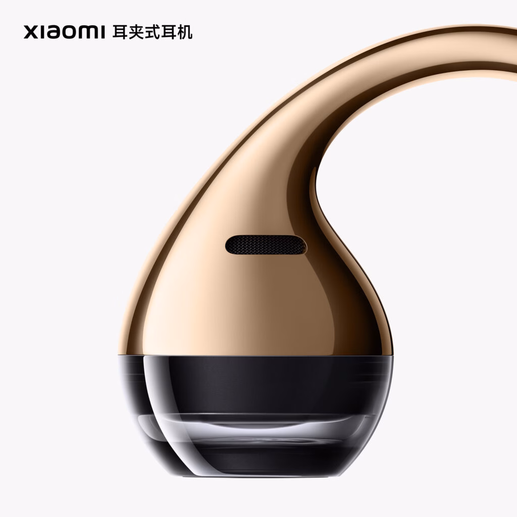 Charging case earbuds Xiaomi dengan port USB-C dan speaker untuk fitur pelacakan