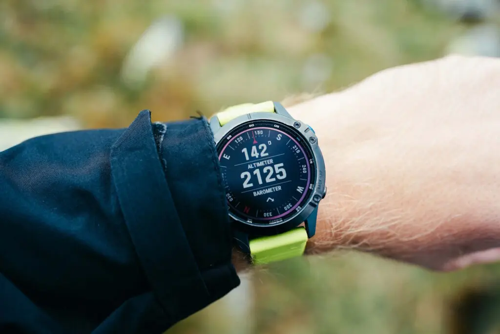 Jam tangan pintar Garmin dan Apple dengan fitur komunikasi satelit untuk keadaan darurat
