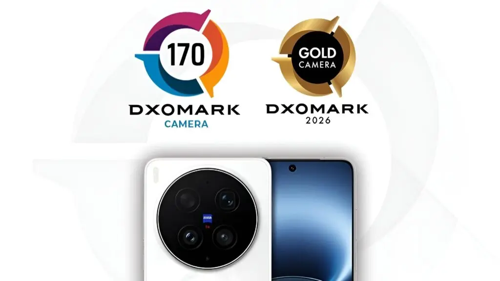 Smartphone Vivo X300 Ultra dengan modul kamera Zeiss yang besar